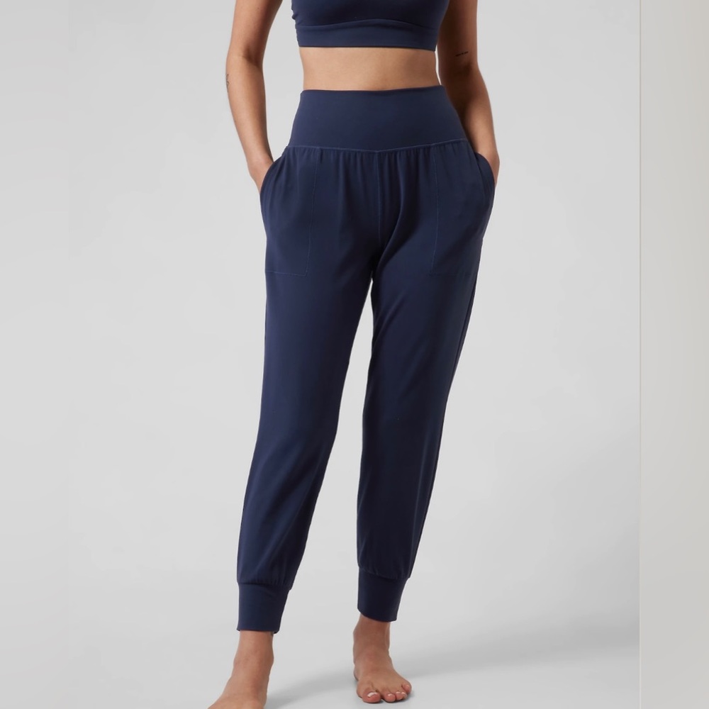 ATHLETA Salutation Jogger in Navy Size XS